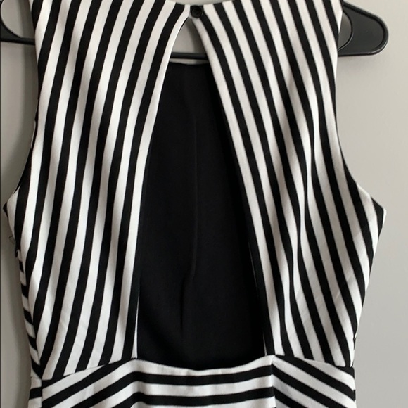 Black and white open back dress - Picture 4 of 5